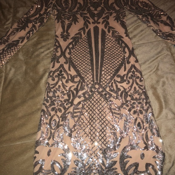 THEE DRESS - Picture 2 of 3